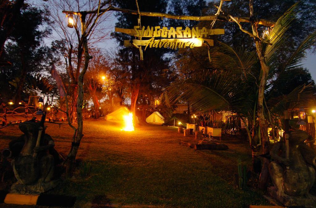 Singgasana Hotel Surabaya Esterno foto