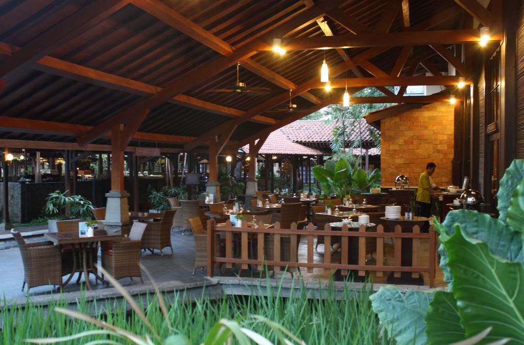 Singgasana Hotel Surabaya Esterno foto