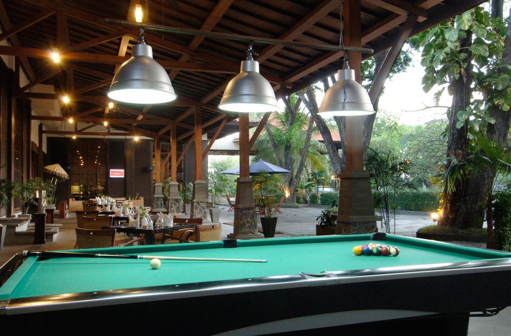 Singgasana Hotel Surabaya Esterno foto