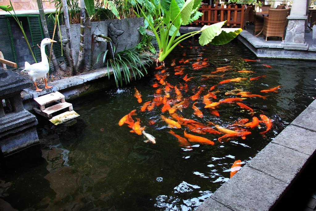 Singgasana Hotel Surabaya Esterno foto