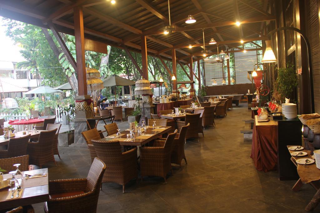 Singgasana Hotel Surabaya Esterno foto