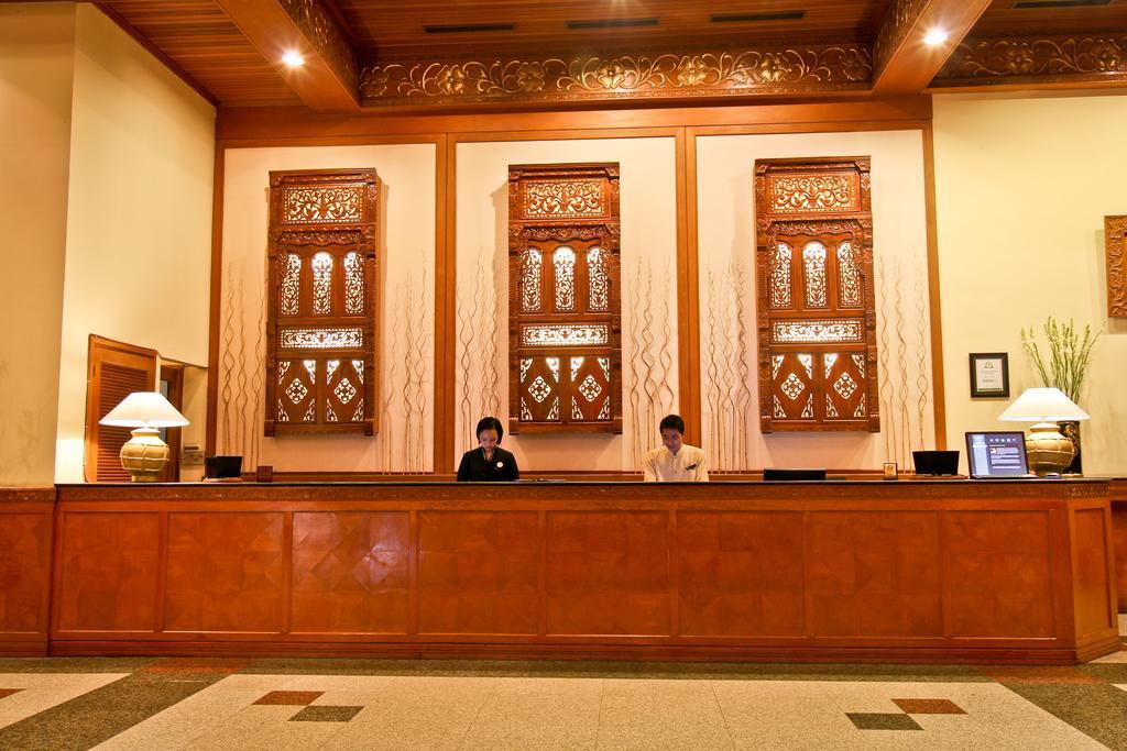 Singgasana Hotel Surabaya Esterno foto