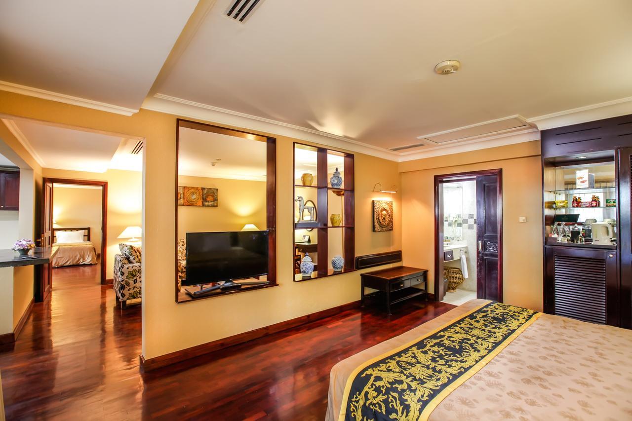 Singgasana Hotel Surabaya Esterno foto