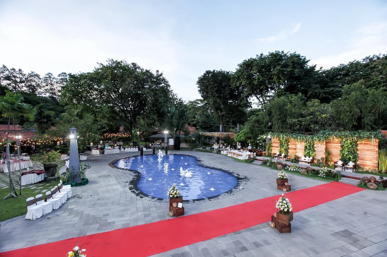 Singgasana Hotel Surabaya Esterno foto