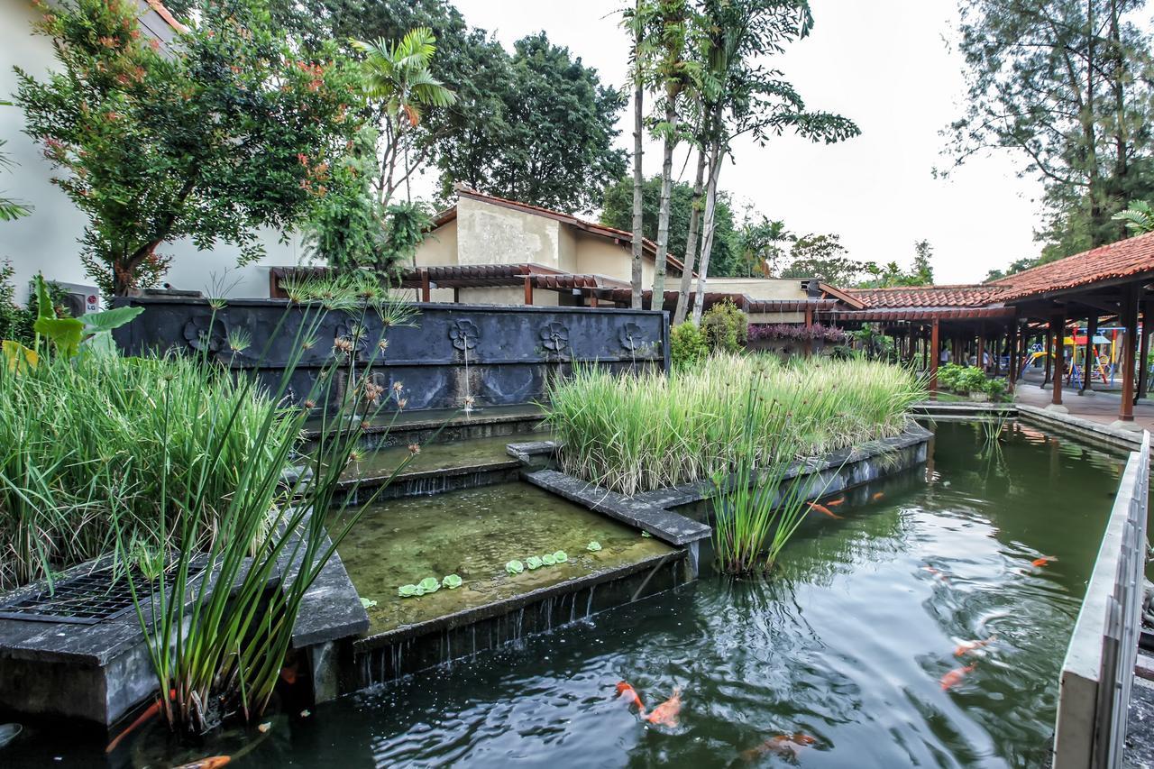 Singgasana Hotel Surabaya Esterno foto