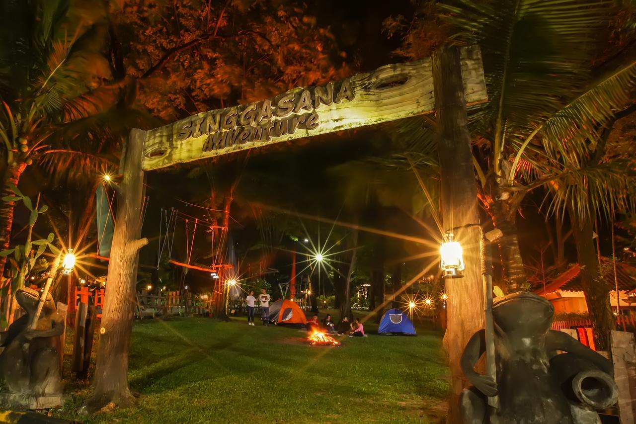 Singgasana Hotel Surabaya Esterno foto