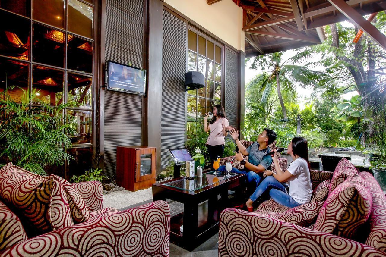 Singgasana Hotel Surabaya Esterno foto