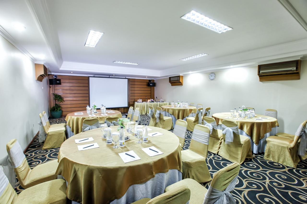 Singgasana Hotel Surabaya Esterno foto