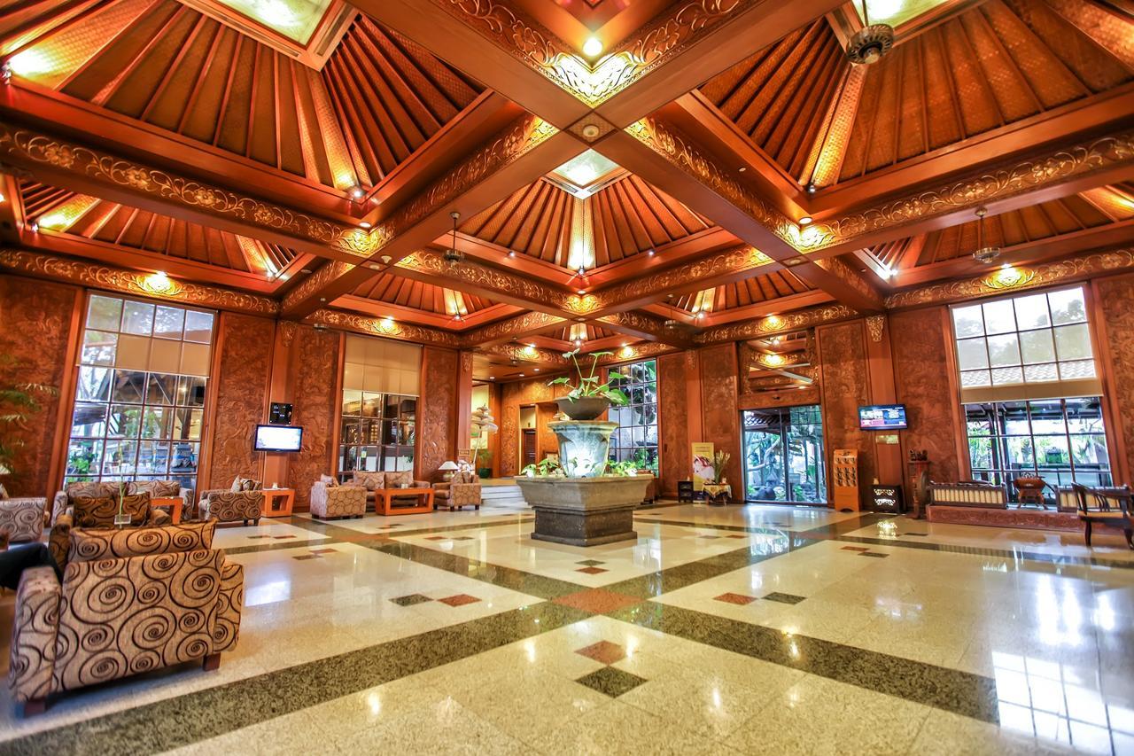 Singgasana Hotel Surabaya Esterno foto