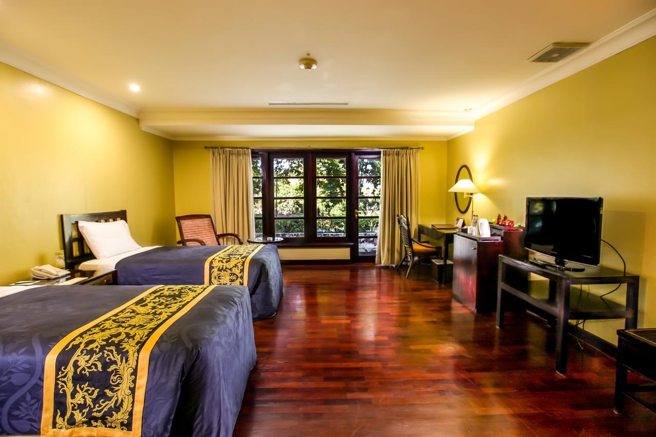 Singgasana Hotel Surabaya Esterno foto