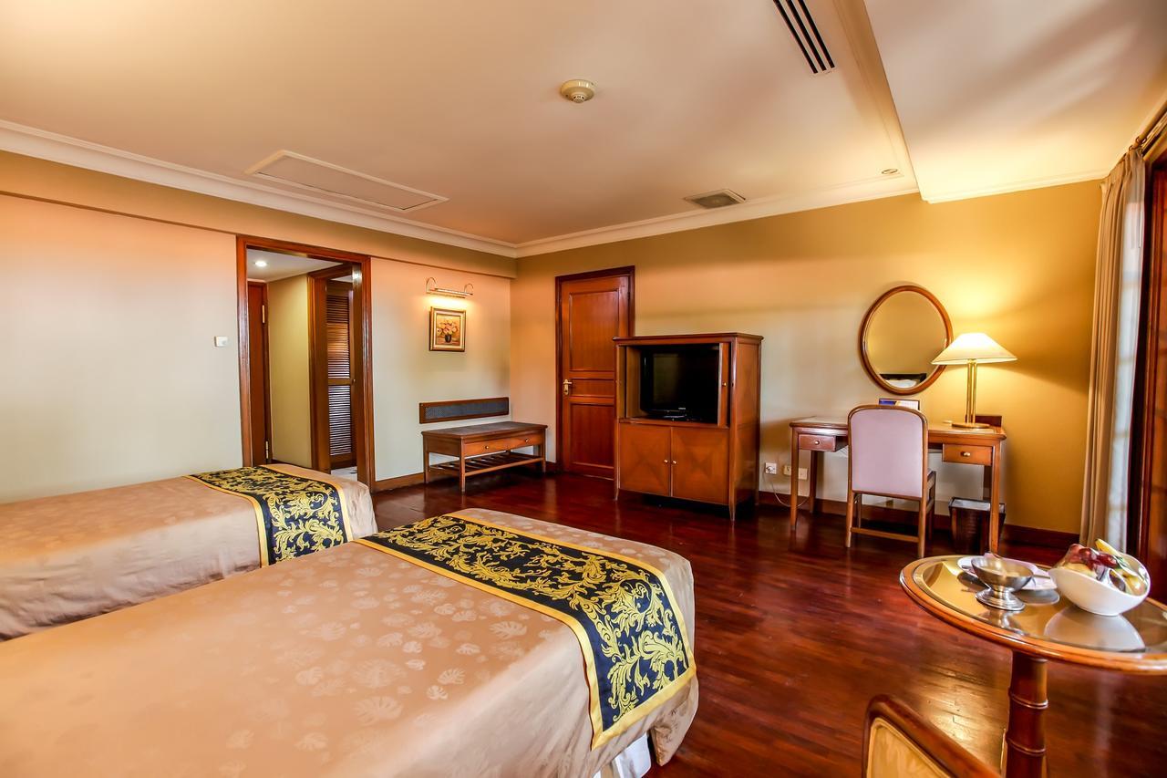 Singgasana Hotel Surabaya Esterno foto
