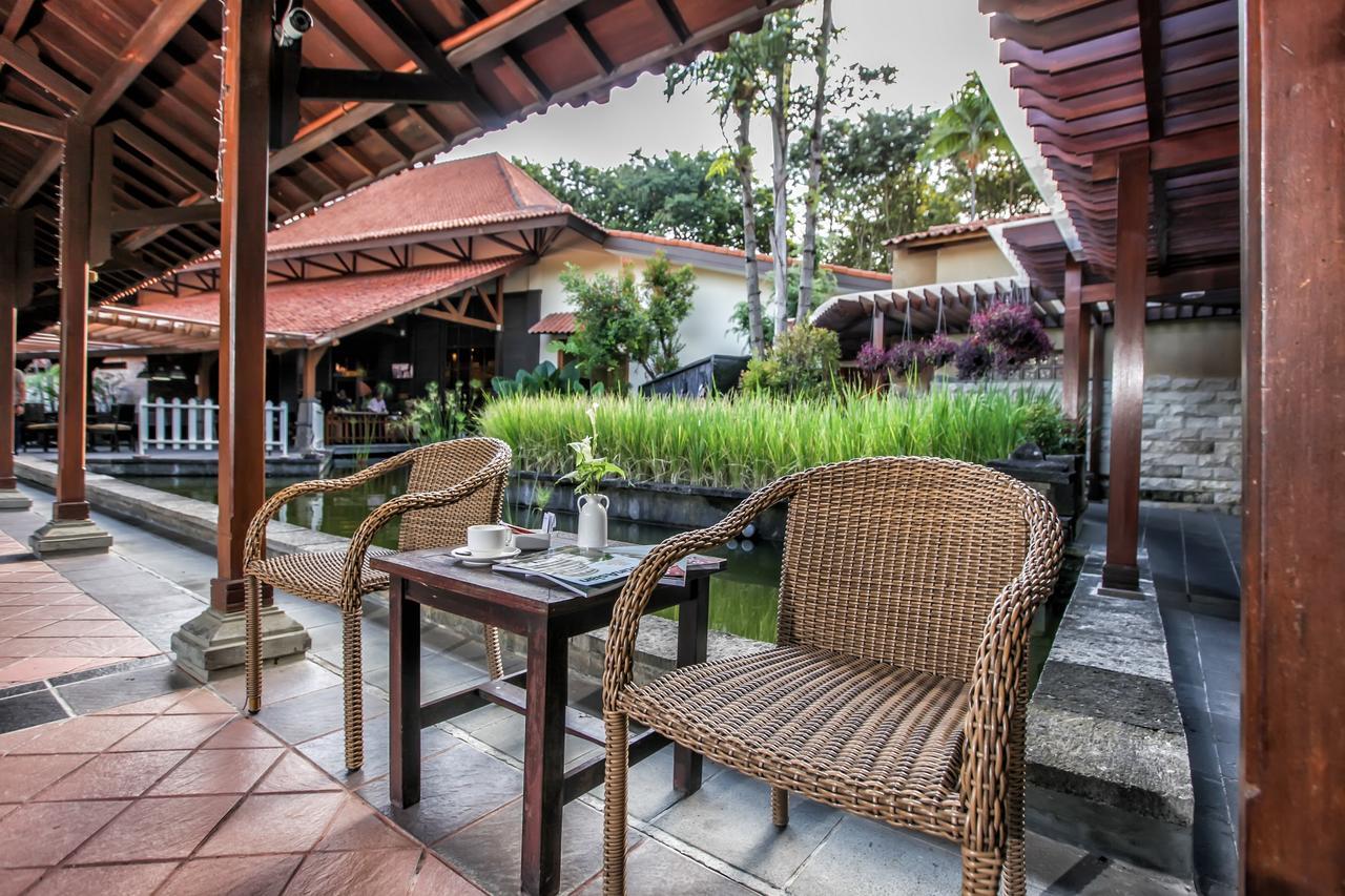 Singgasana Hotel Surabaya Esterno foto