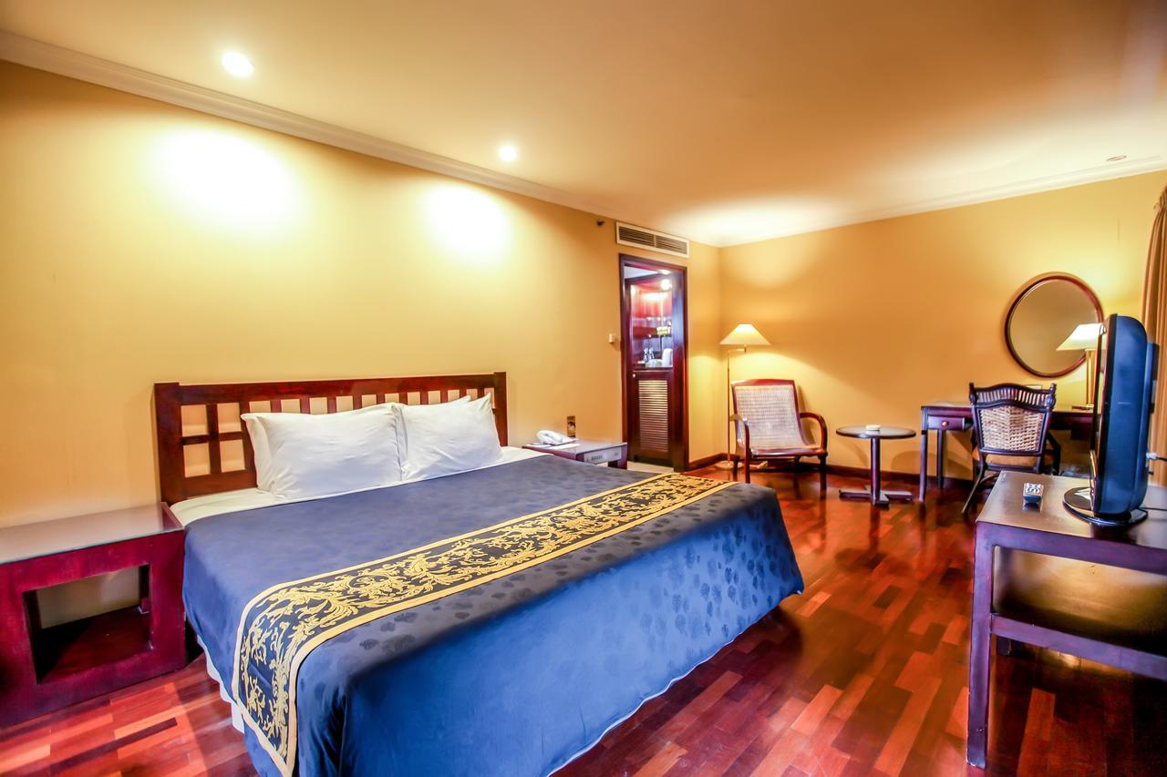 Singgasana Hotel Surabaya Esterno foto