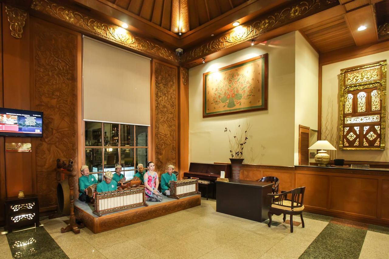 Singgasana Hotel Surabaya Esterno foto