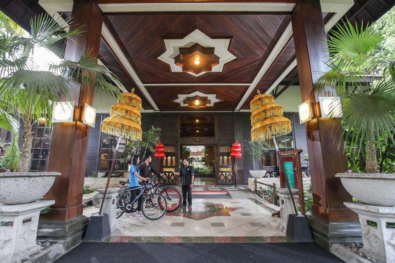 Singgasana Hotel Surabaya Esterno foto